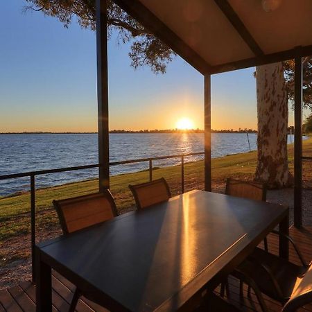 Lake Boga Caravan Park Екстер'єр фото