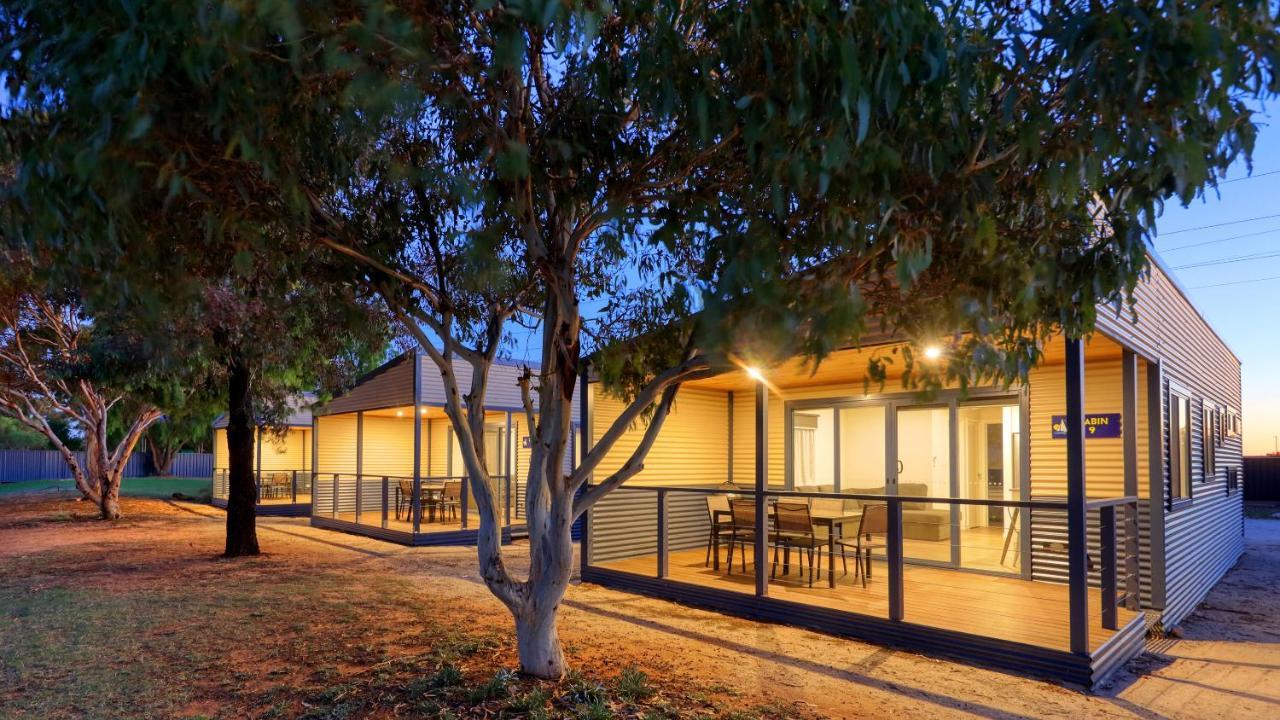 Lake Boga Caravan Park Екстер'єр фото