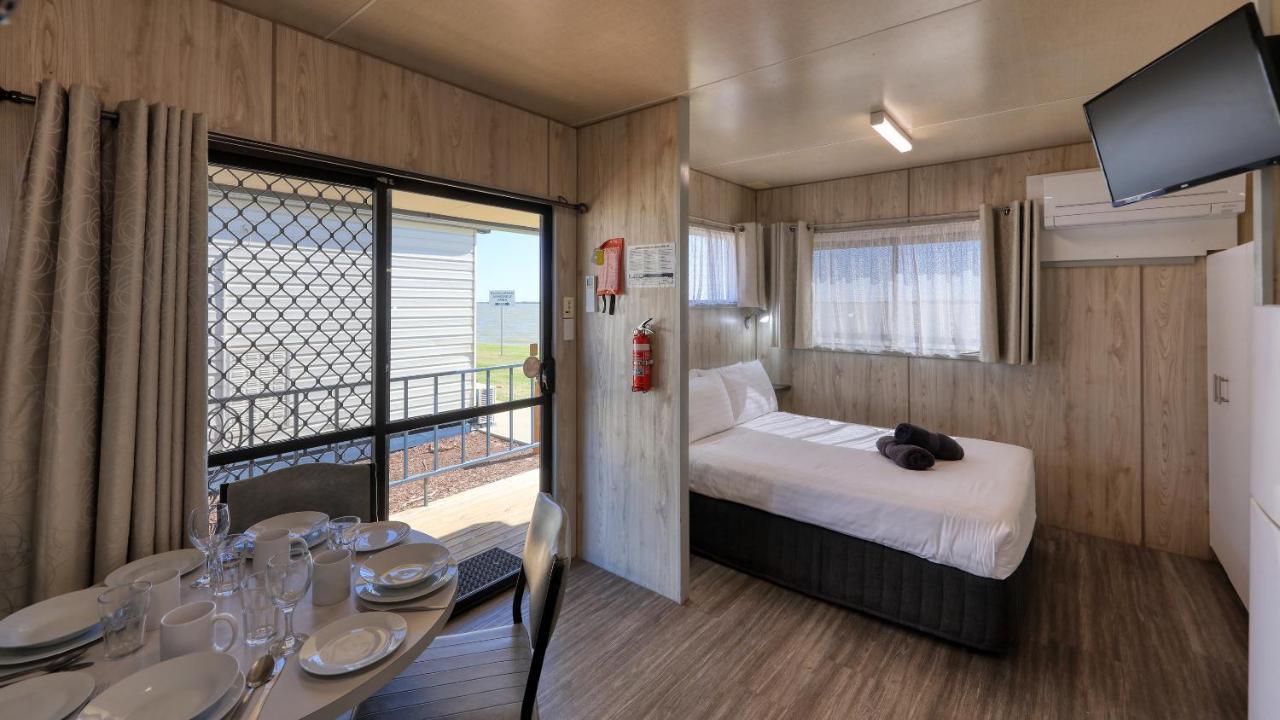 Lake Boga Caravan Park Екстер'єр фото
