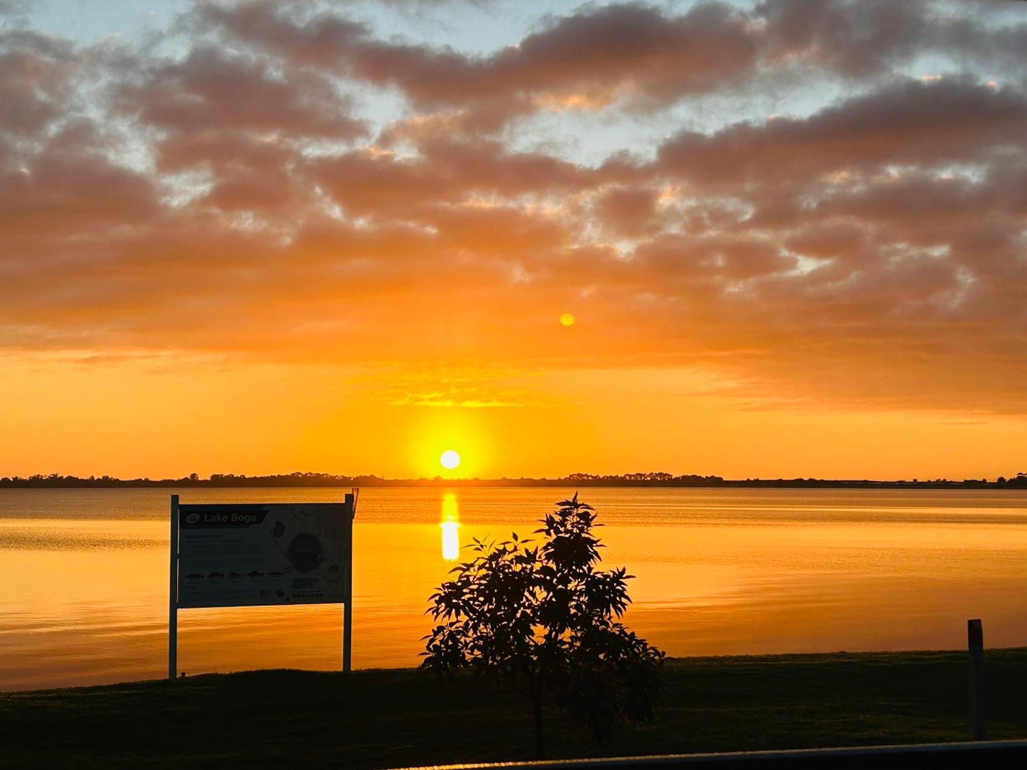 Lake Boga Caravan Park Екстер'єр фото