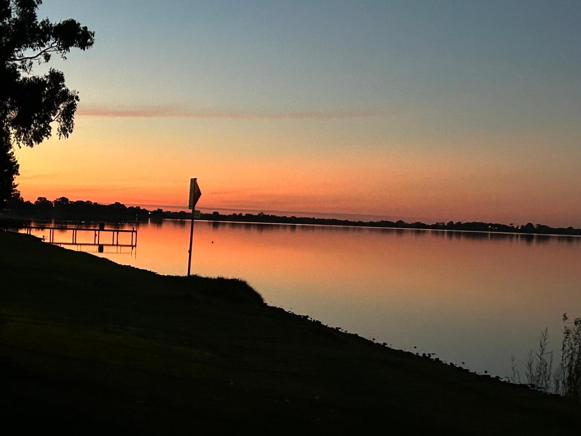 Lake Boga Caravan Park Екстер'єр фото